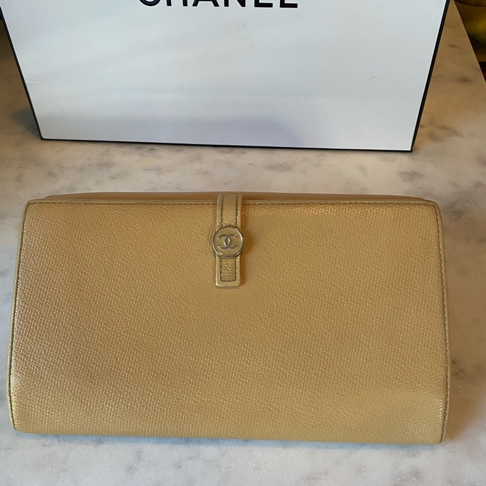 Chanel Caviar Lonng Wallet - Picture 1 of 11